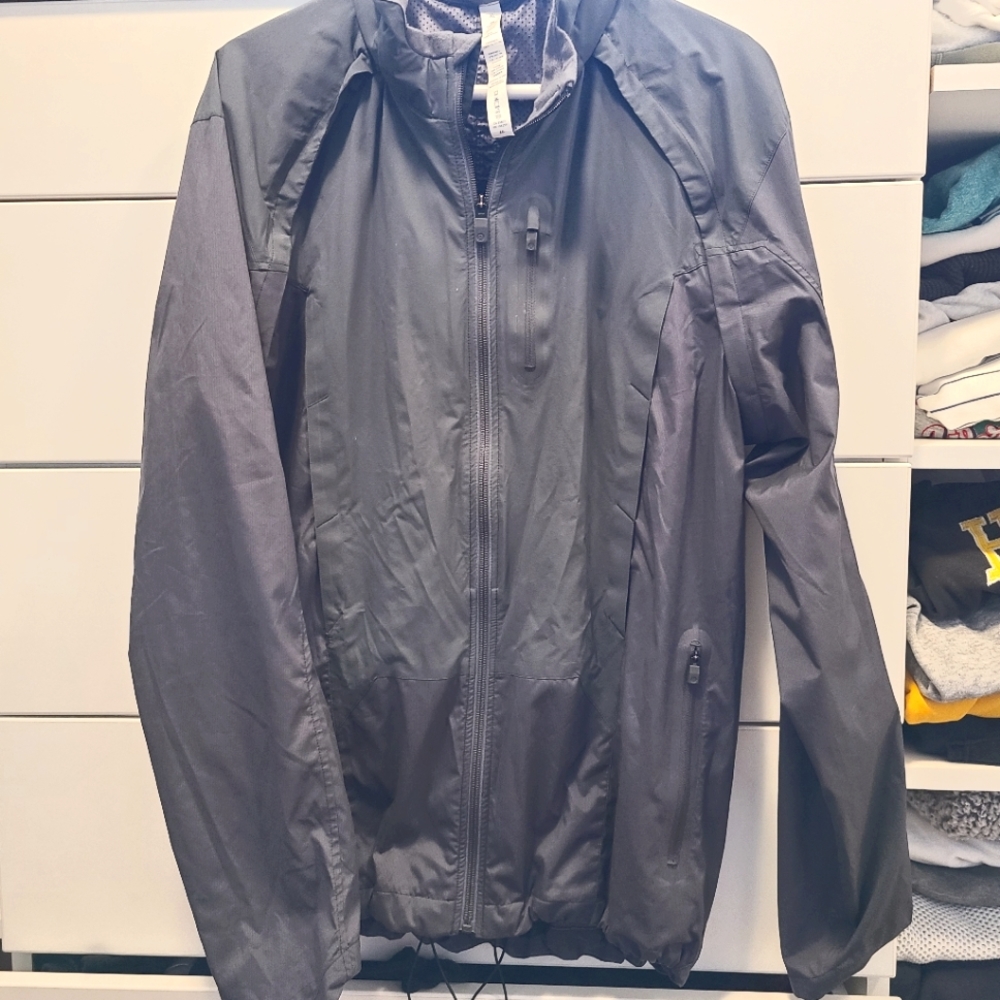 Lululemon grey windbreaker